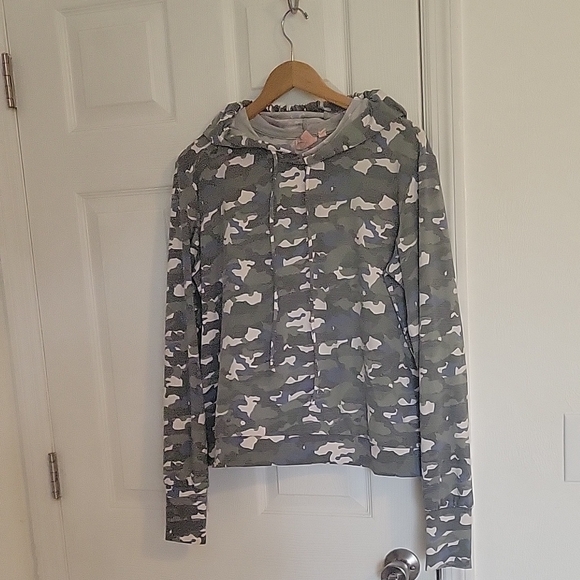 Camo Print Hoodie - Picture 2 of 5